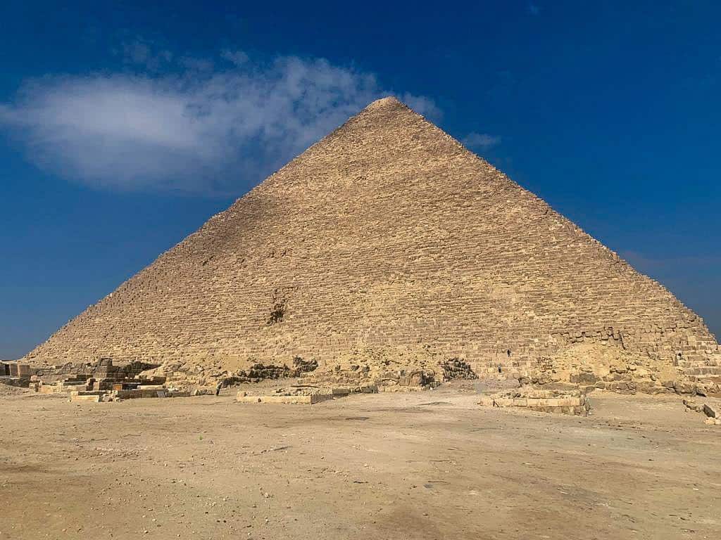 Pirâmide de Quéops sem a vista obstruída.