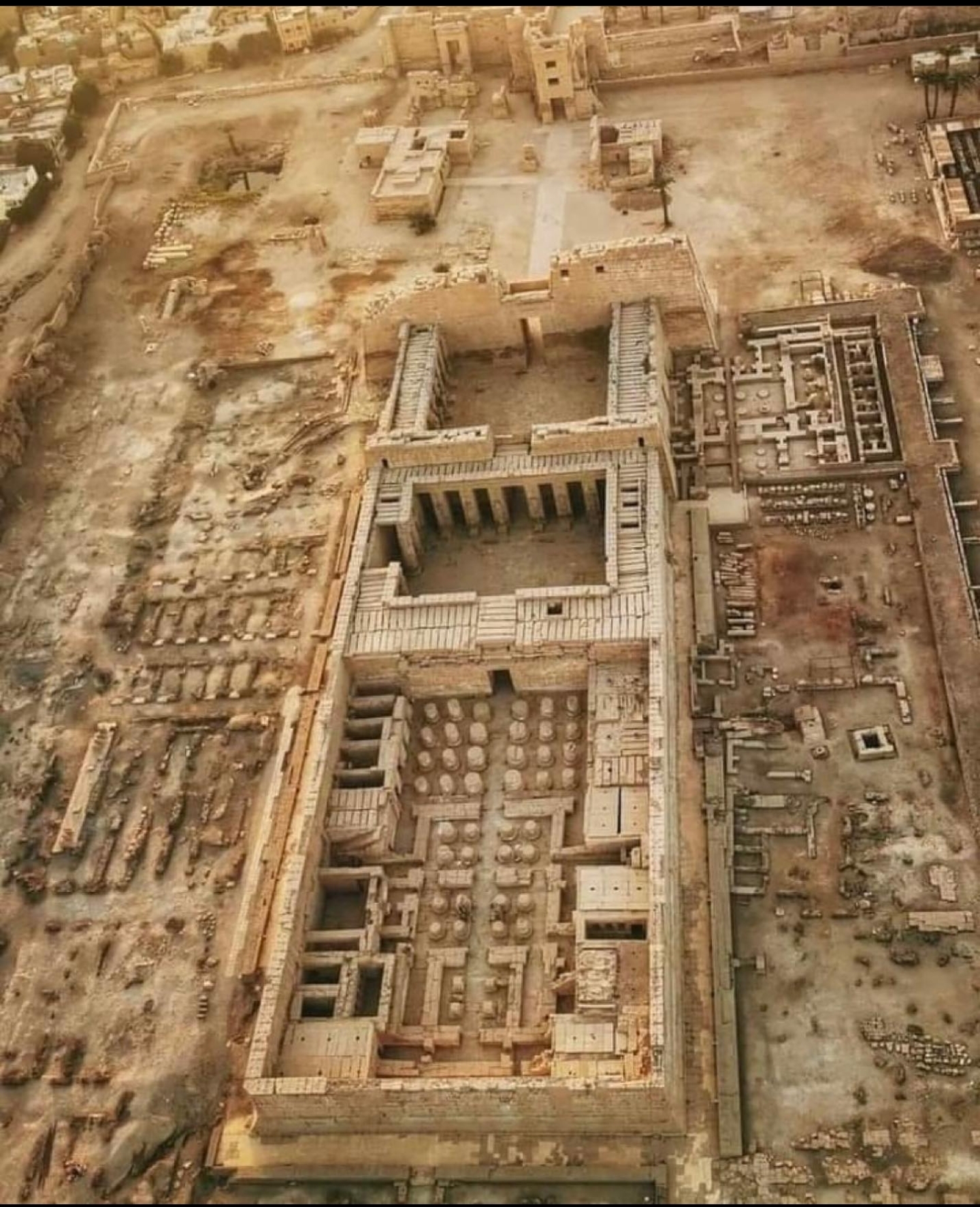 Vista aérea do Templo Mortuário de Ramsés III