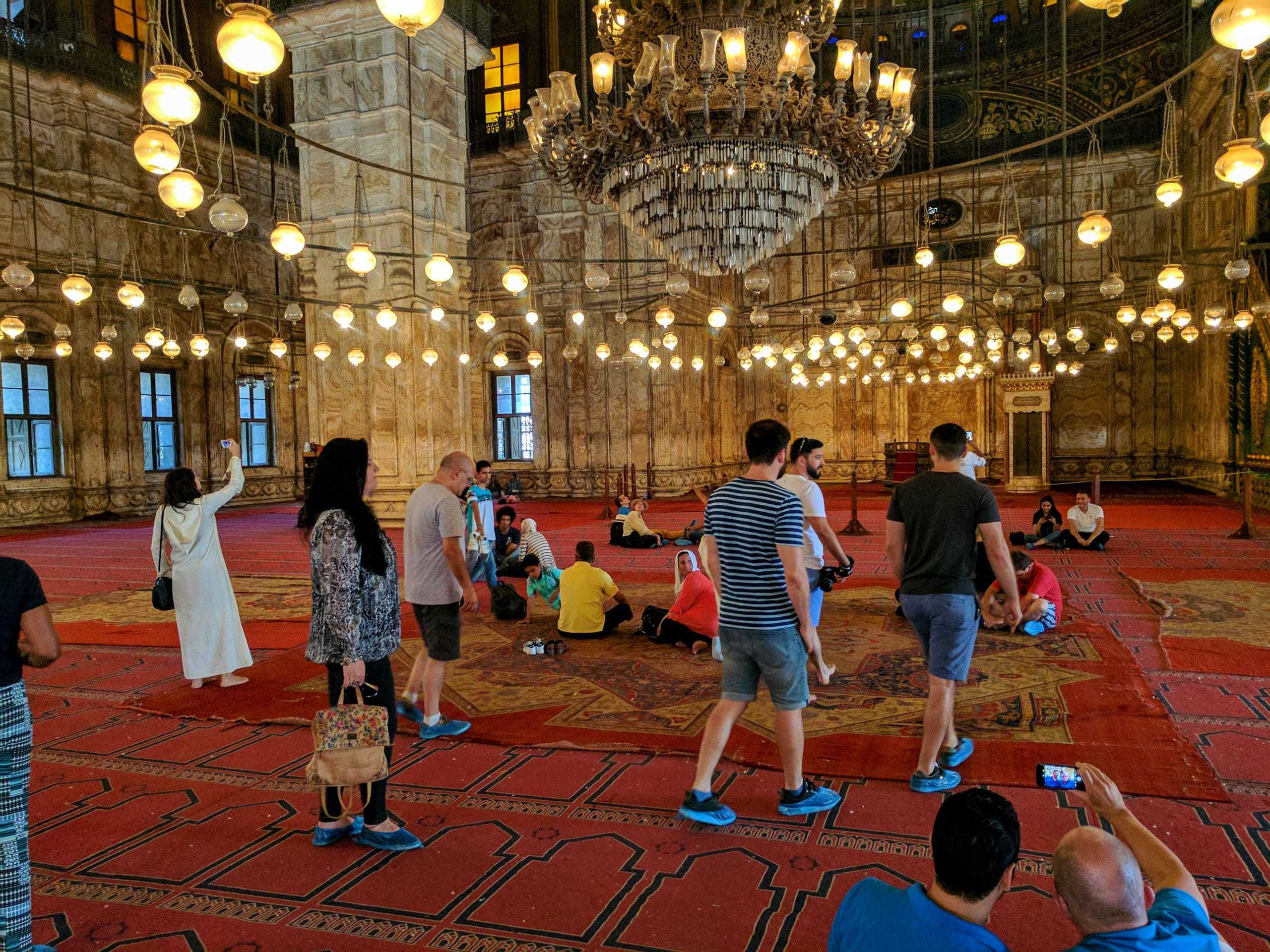 Turistas na Mesquita de Alabastro.